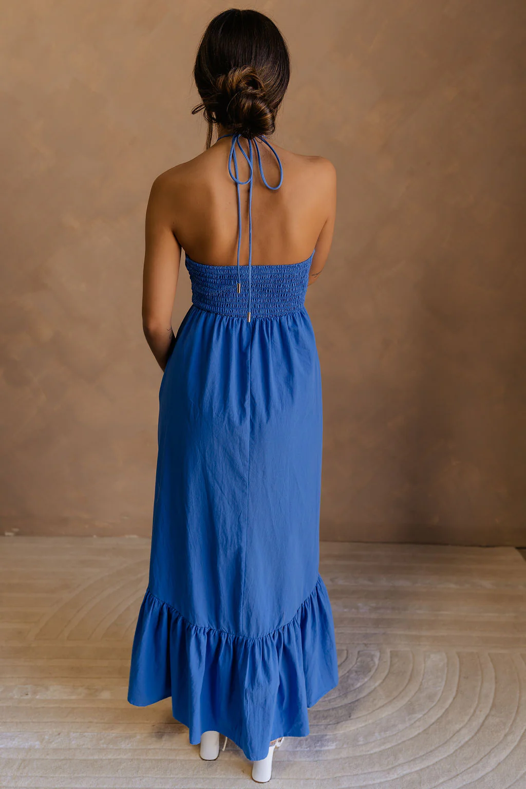 Ada Blue Ruched Sleeveless Midi Dress - Image 3