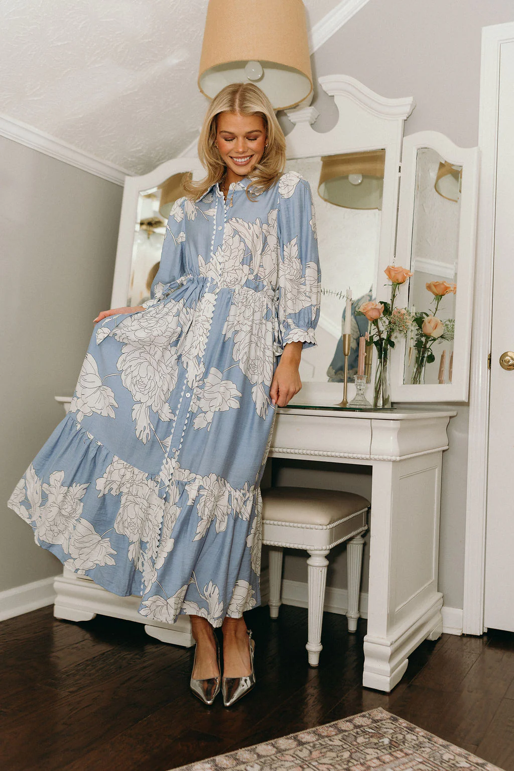 Abigail Blue & White Floral Midi Dress - Image 2