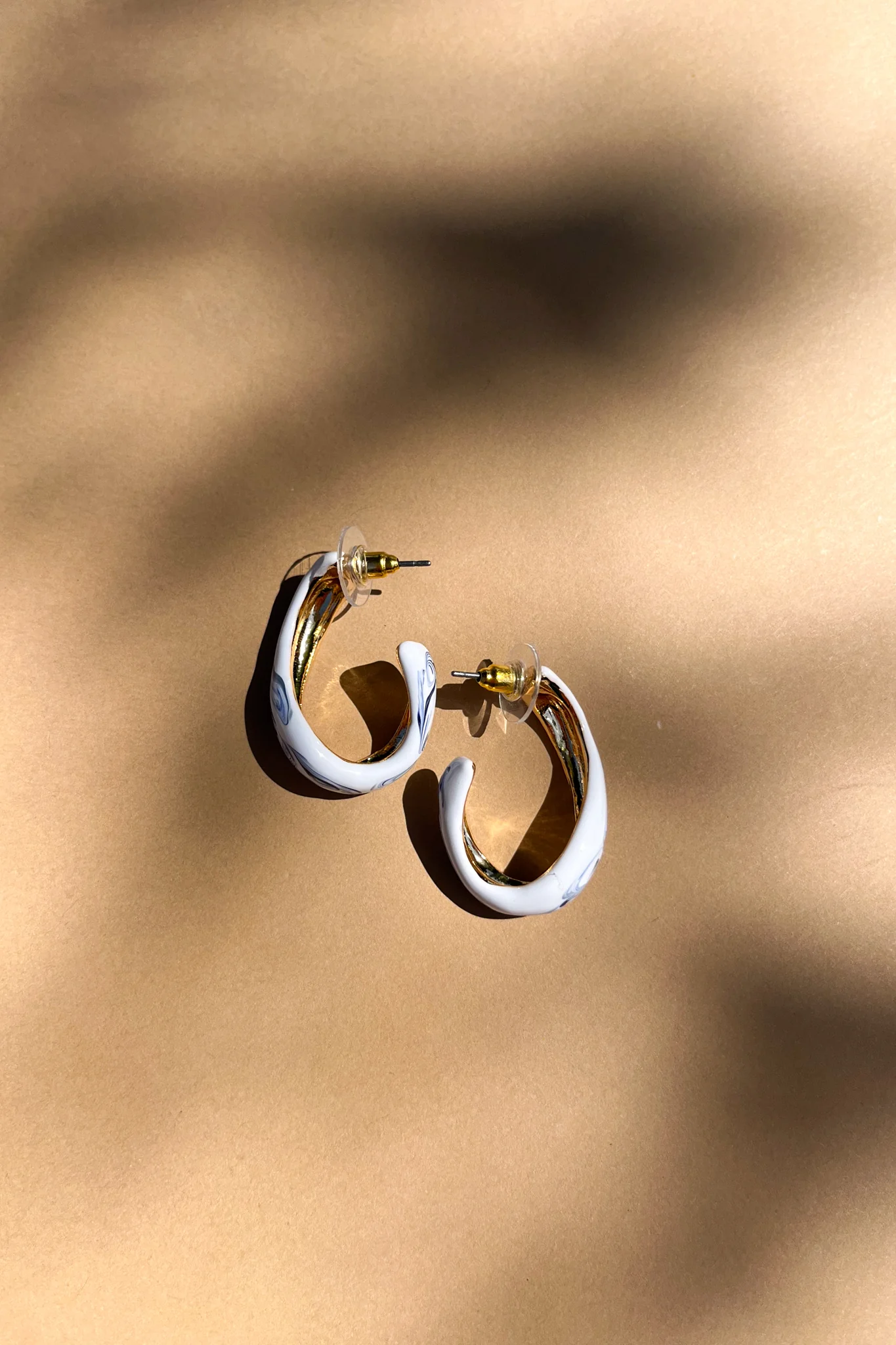 Alicia White & Blue Marble Swirl Scoop Hoop Earring - Image 3