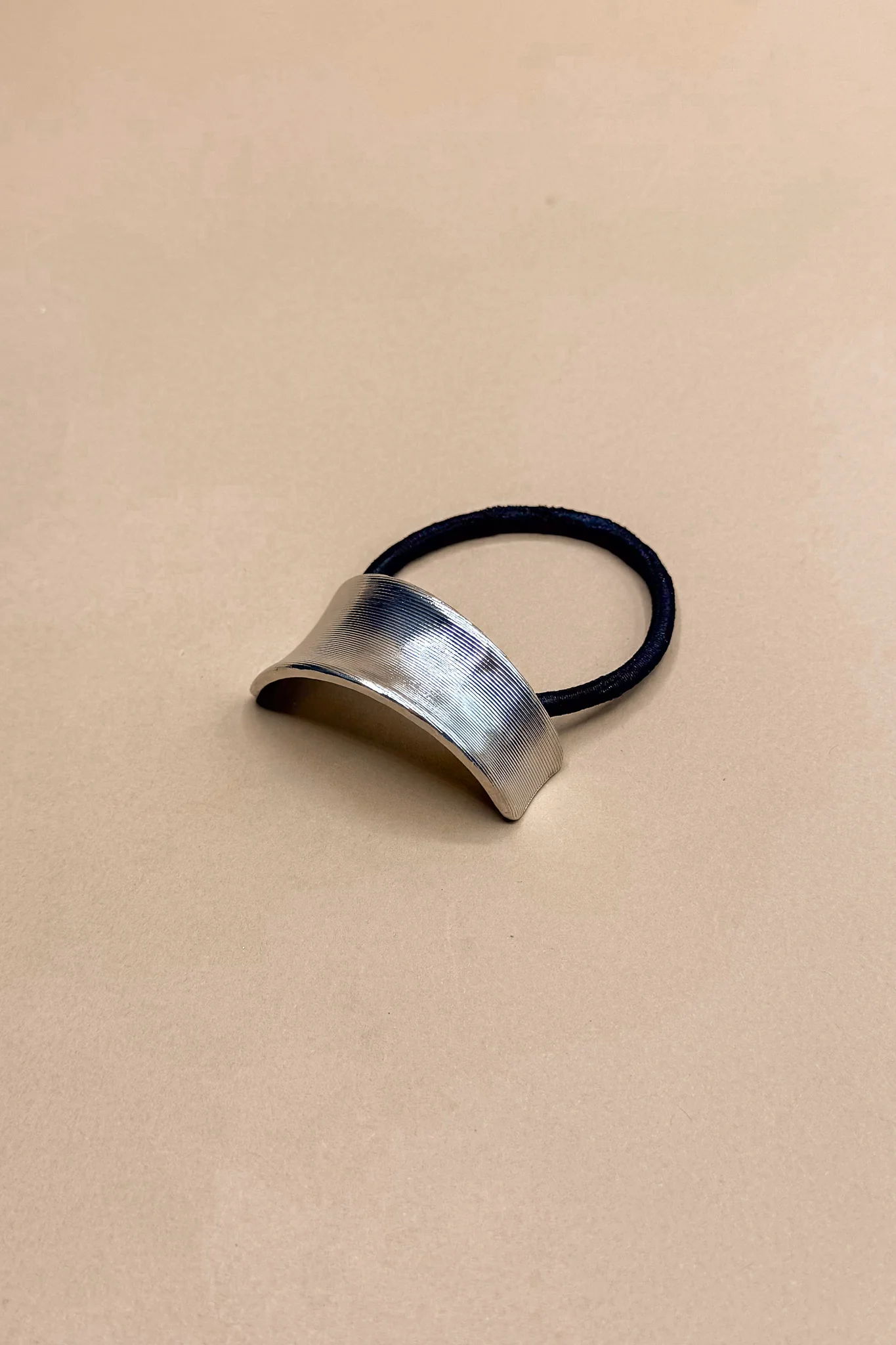 Alyssa Brushed Silver Ribbed Metal Cuff Hair Tie - Image 3