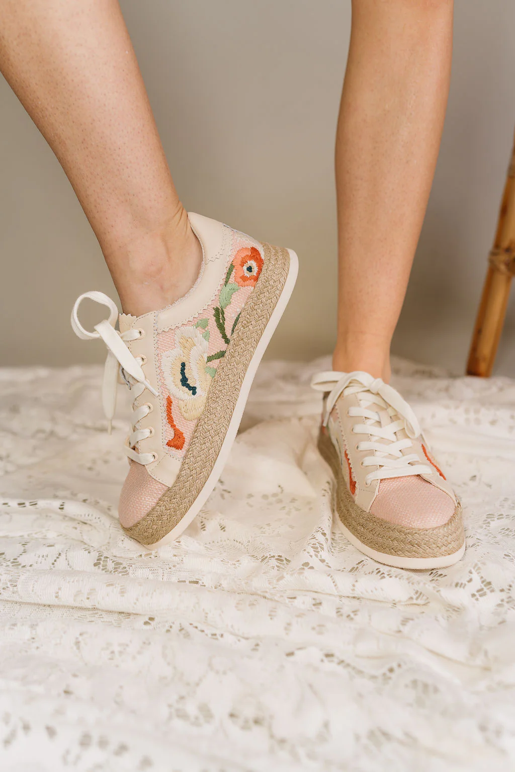 Dolce Vita Azalia Pink Floral Raffia Sneaker - Image 2