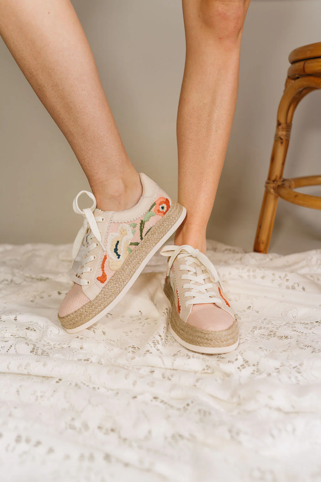 Dolce Vita Azalia Pink Floral Raffia Sneaker - Image 4