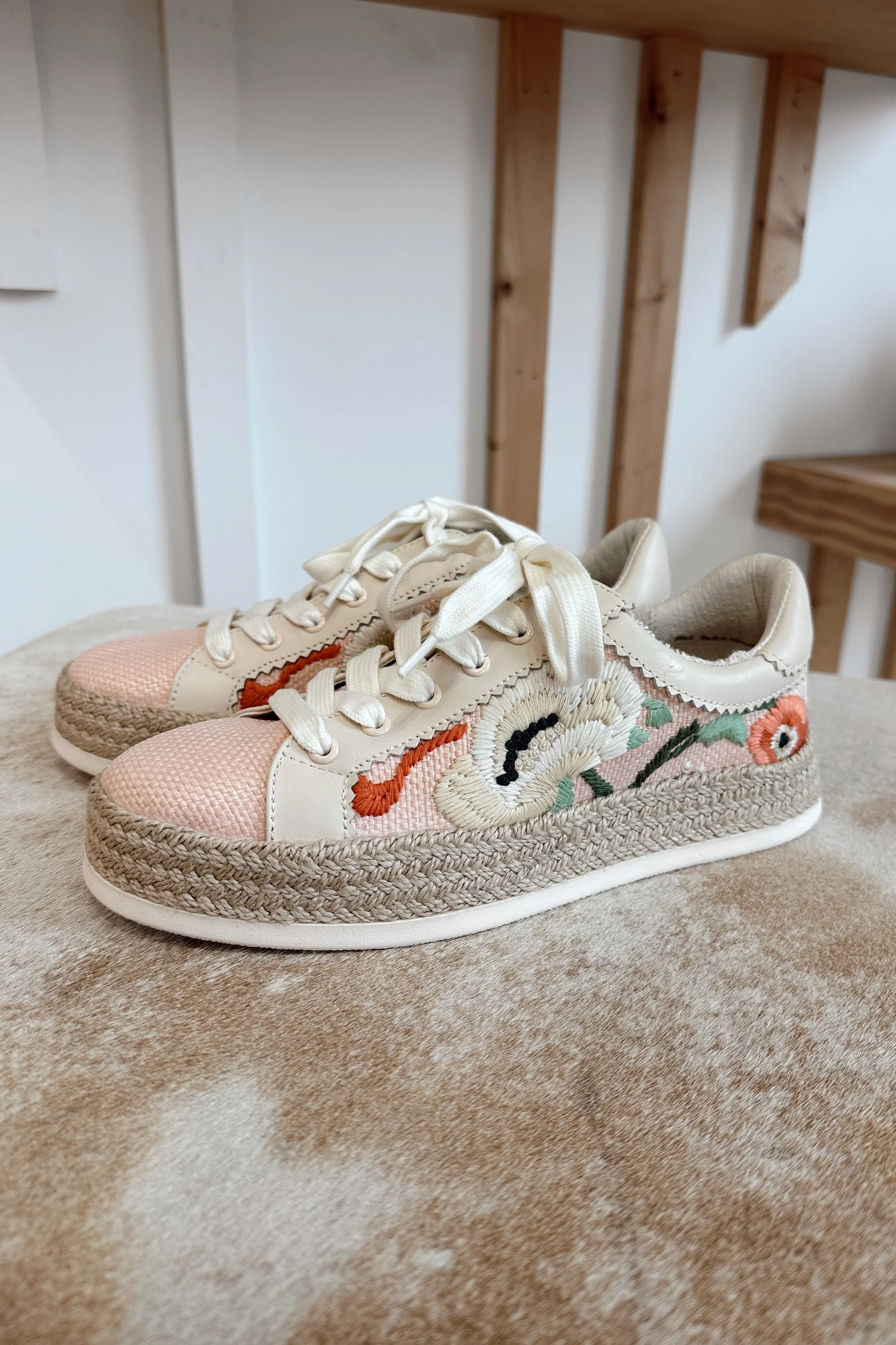 Dolce Vita Azalia Pink Floral Raffia Sneaker - Image 5