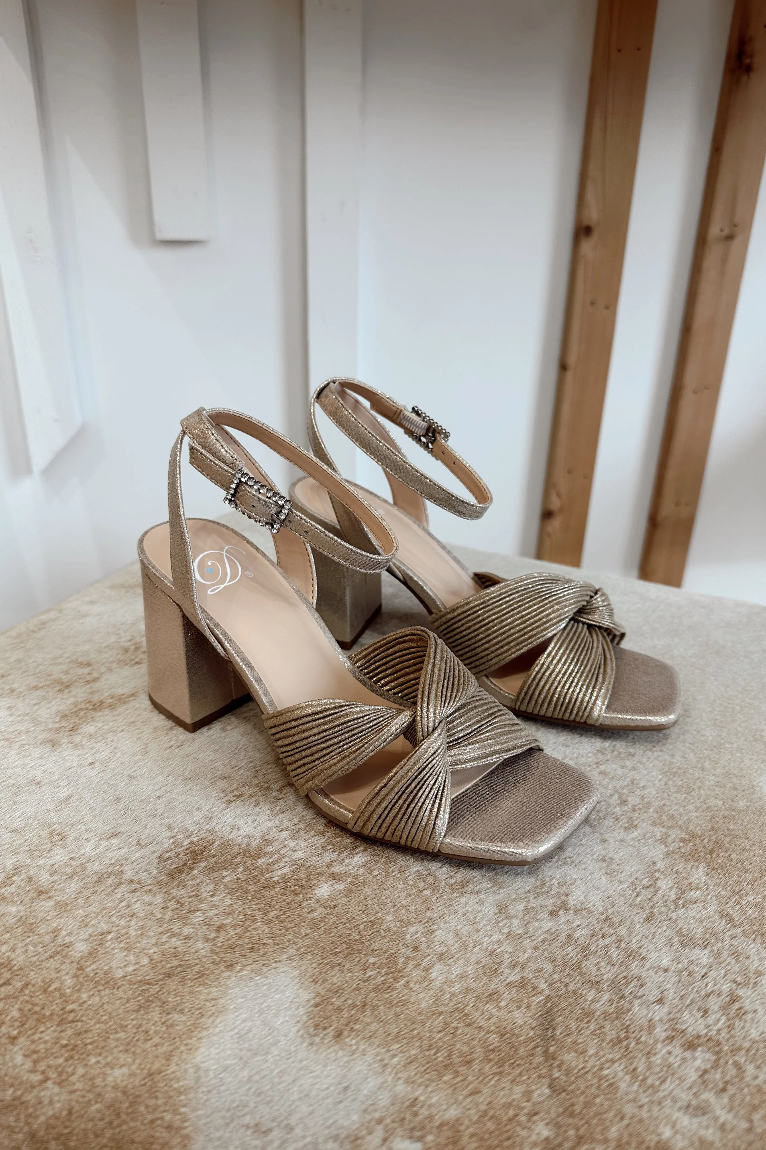 Baron Gold Twist Strap Block Heel - Image 4