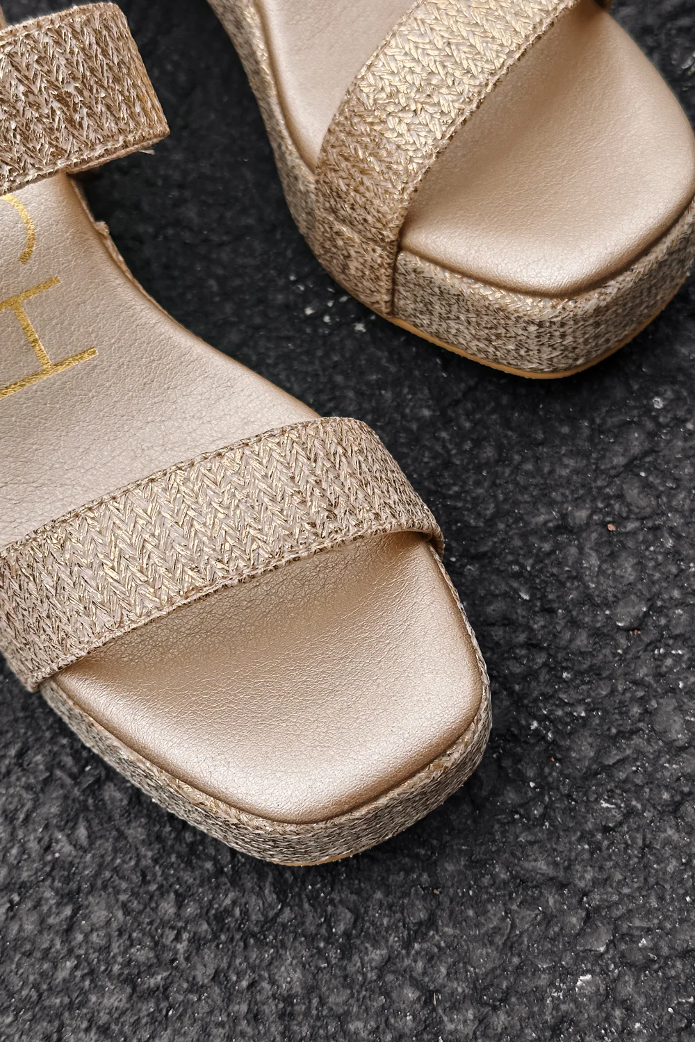 Beach by Matisse Sable Gold Platform Sandal - Image 4