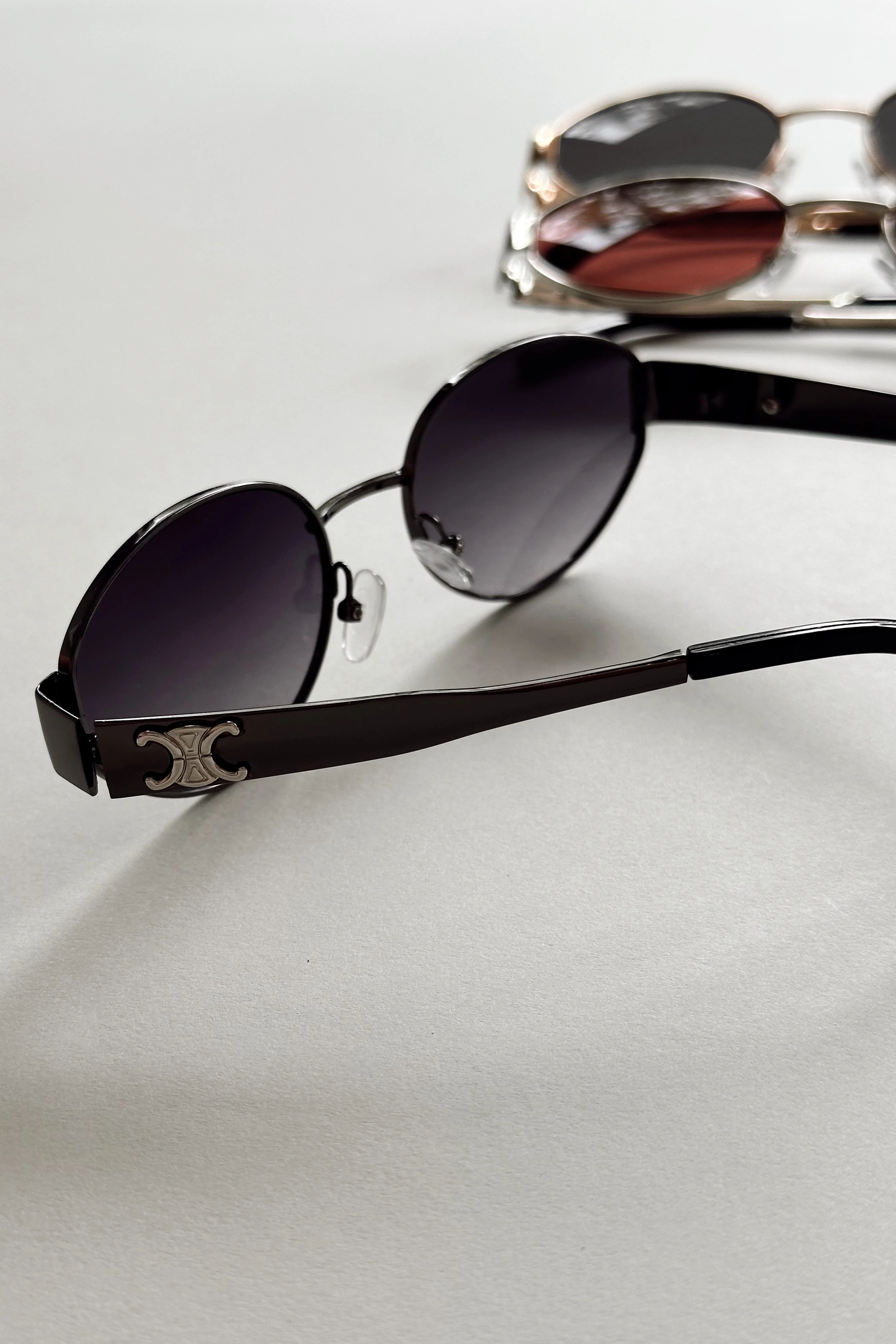 Clarissa Sunglasses in Black - Image 4