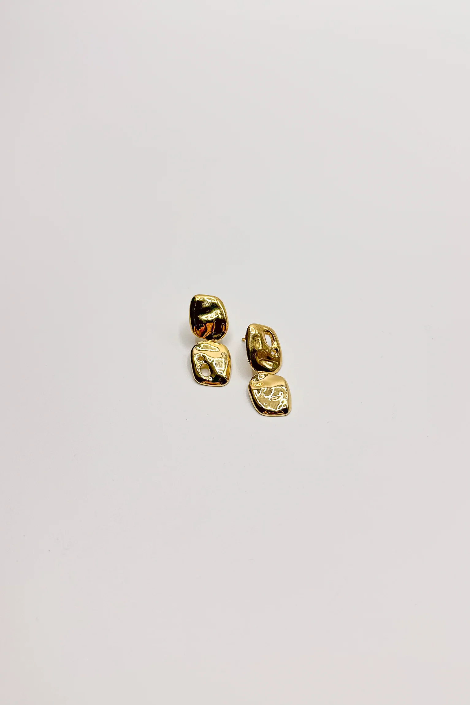 Dania Gold Hammered Dangle Earring - Image 3