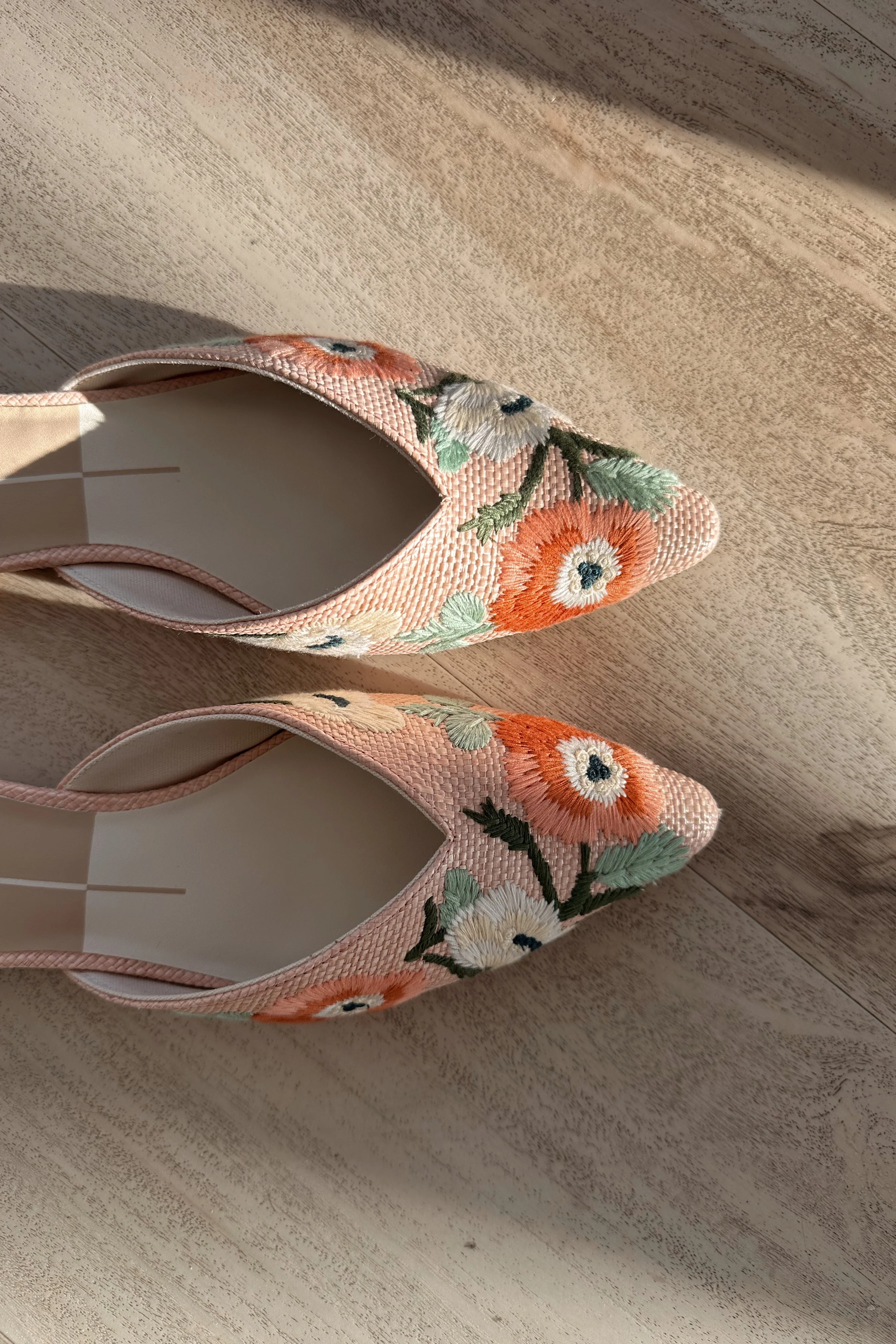 Dolce Vita Elm Pink Floral Raffia Flat - Image 4
