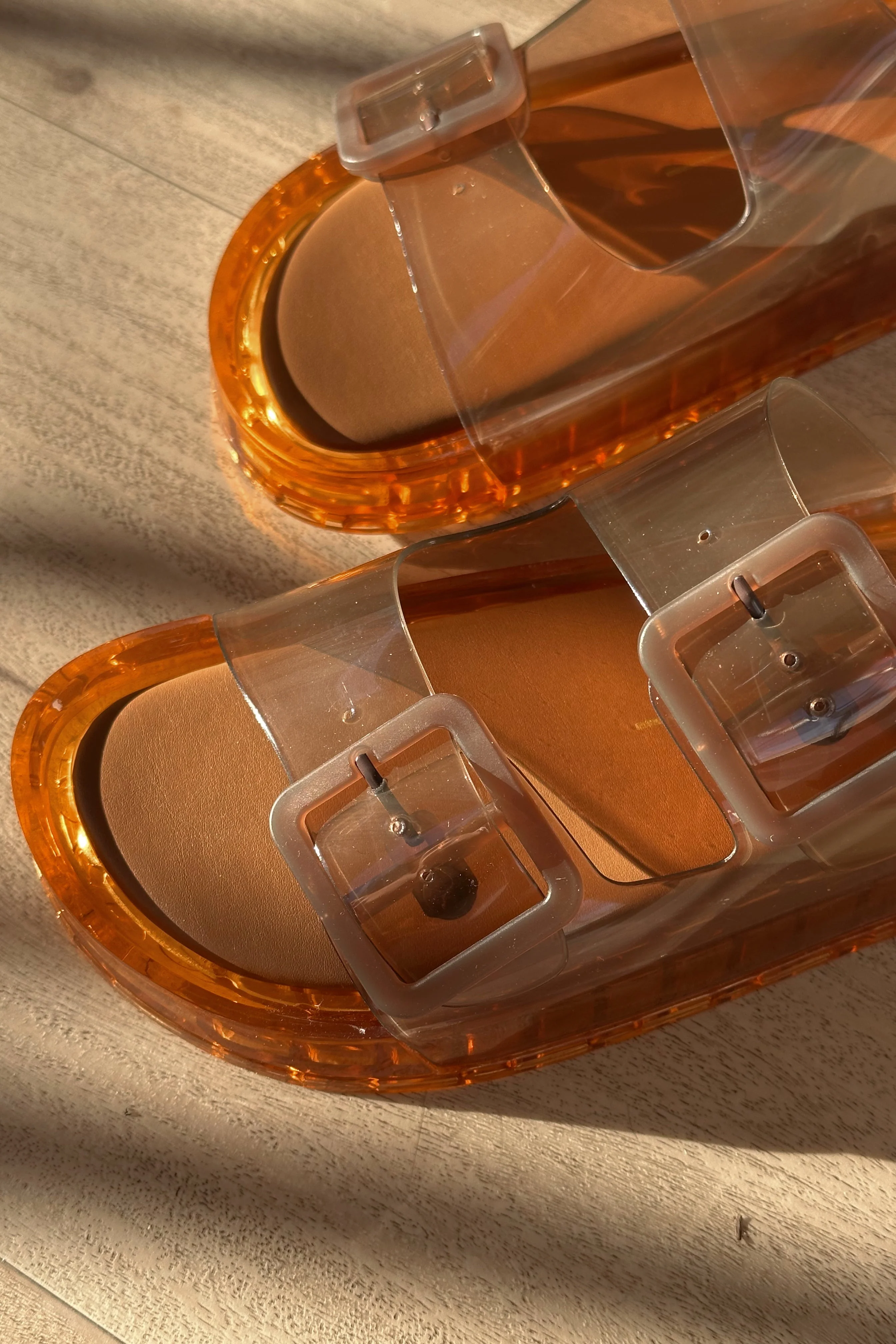 Dolce Vita Julio Whiskey Vinyl Sandal - Image 4