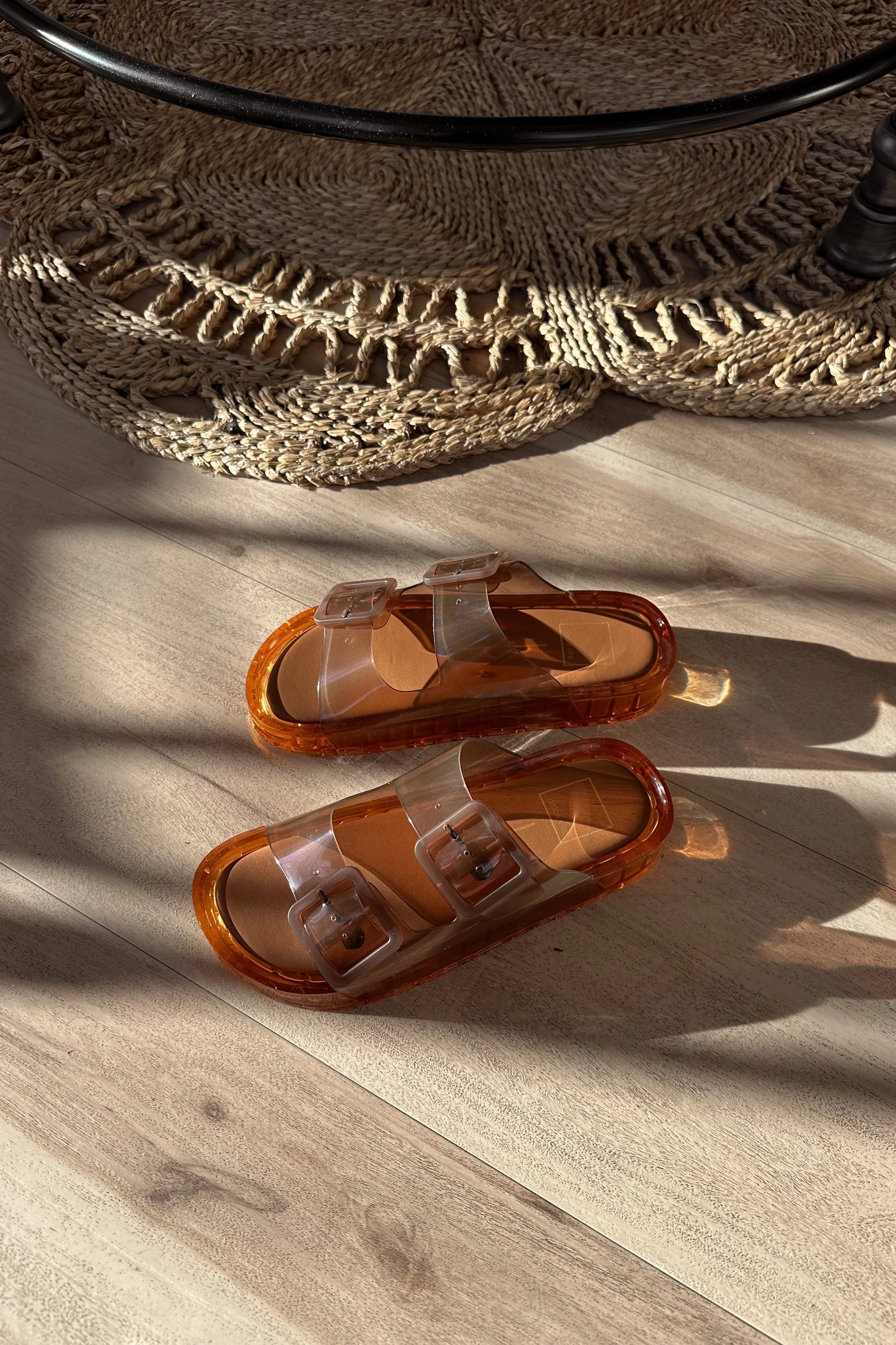 Dolce Vita Julio Whiskey Vinyl Sandal - Image 8