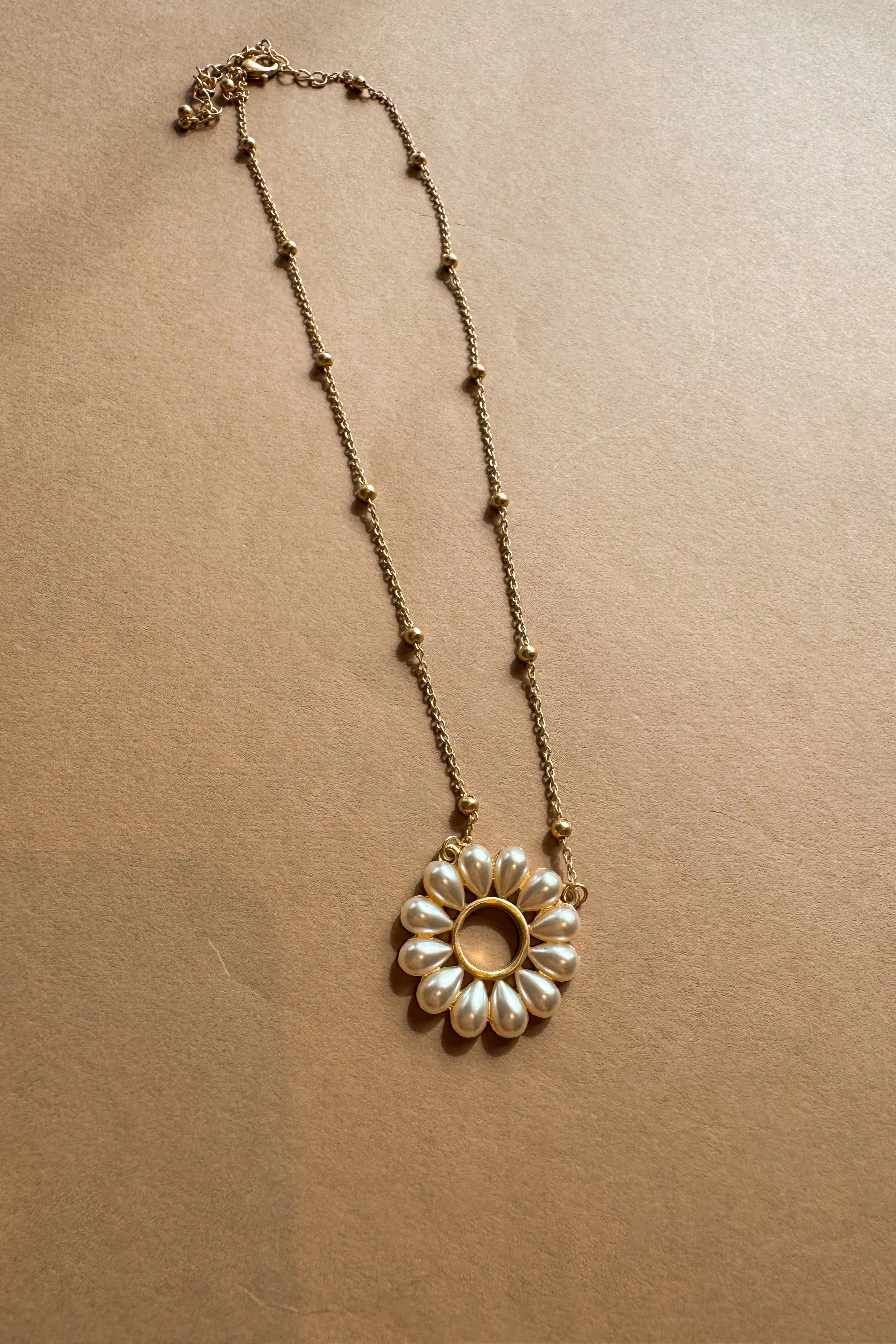 Elizabeth Pearl Flower Medallion Necklace - Image 2