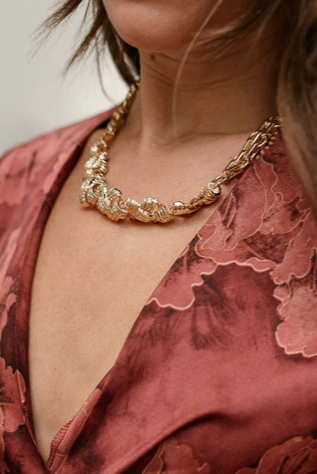 Elora Gold Ribbed Criss Cross Necklace - Image 2
