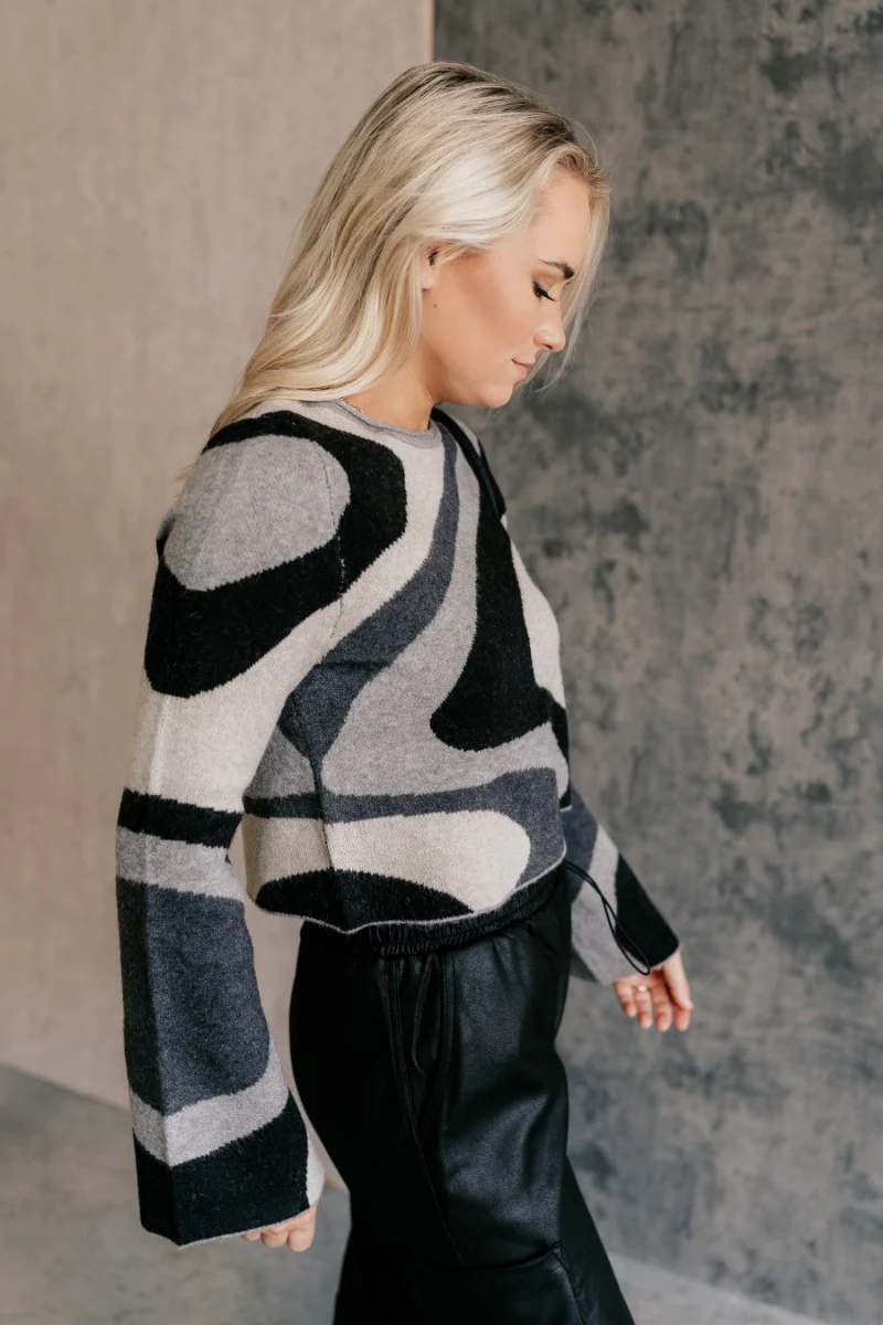 Elsie Black & Grey Swirl Cropped Sweater - Image 5