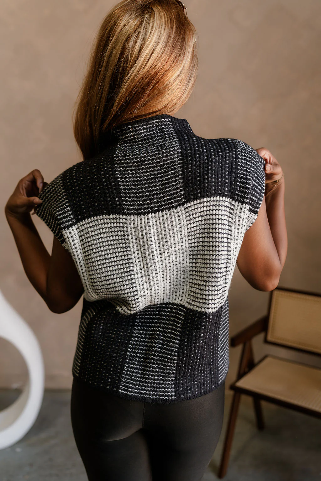 Fiona Black & Cream Colorblock Sleeveless Sweater - Image 7