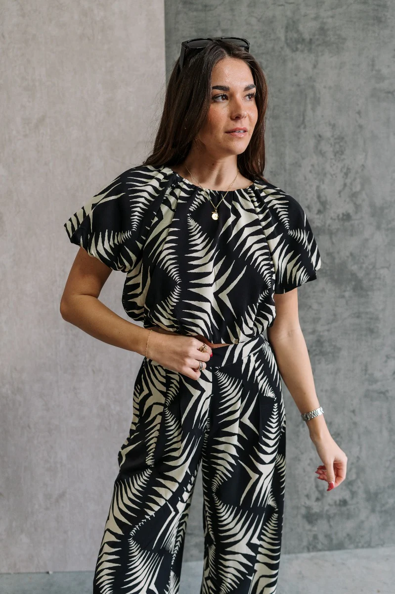 Genevieve Black & Cream Printed Short Sleeve Top