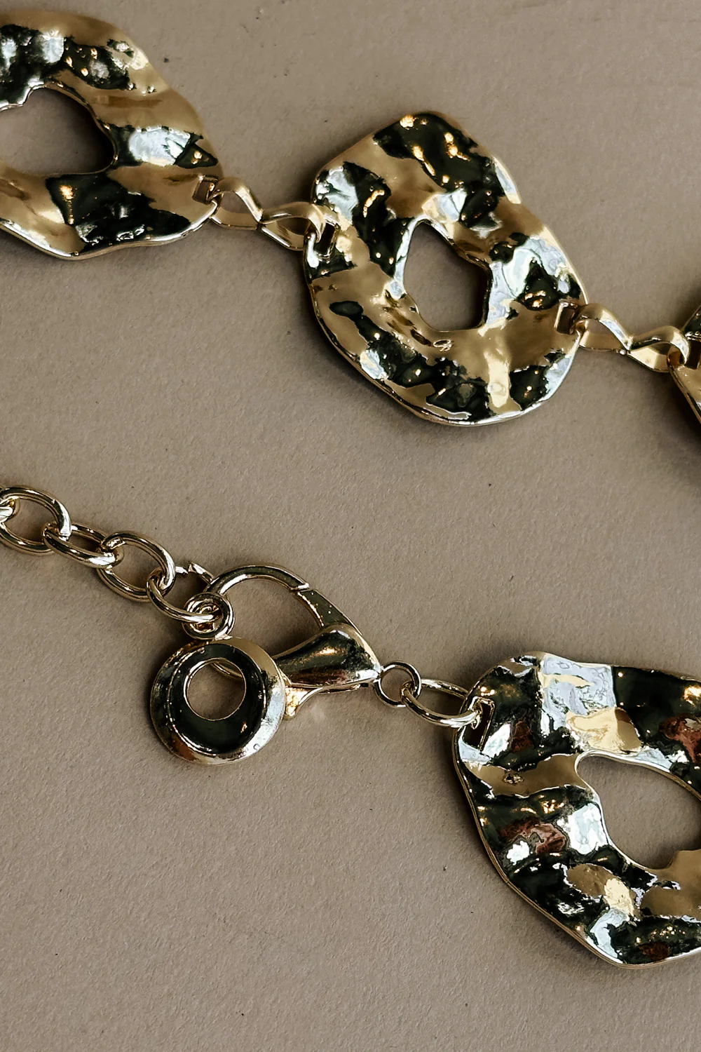 Hazel Gold Hammered Medallions Chain Link Belt - Image 5