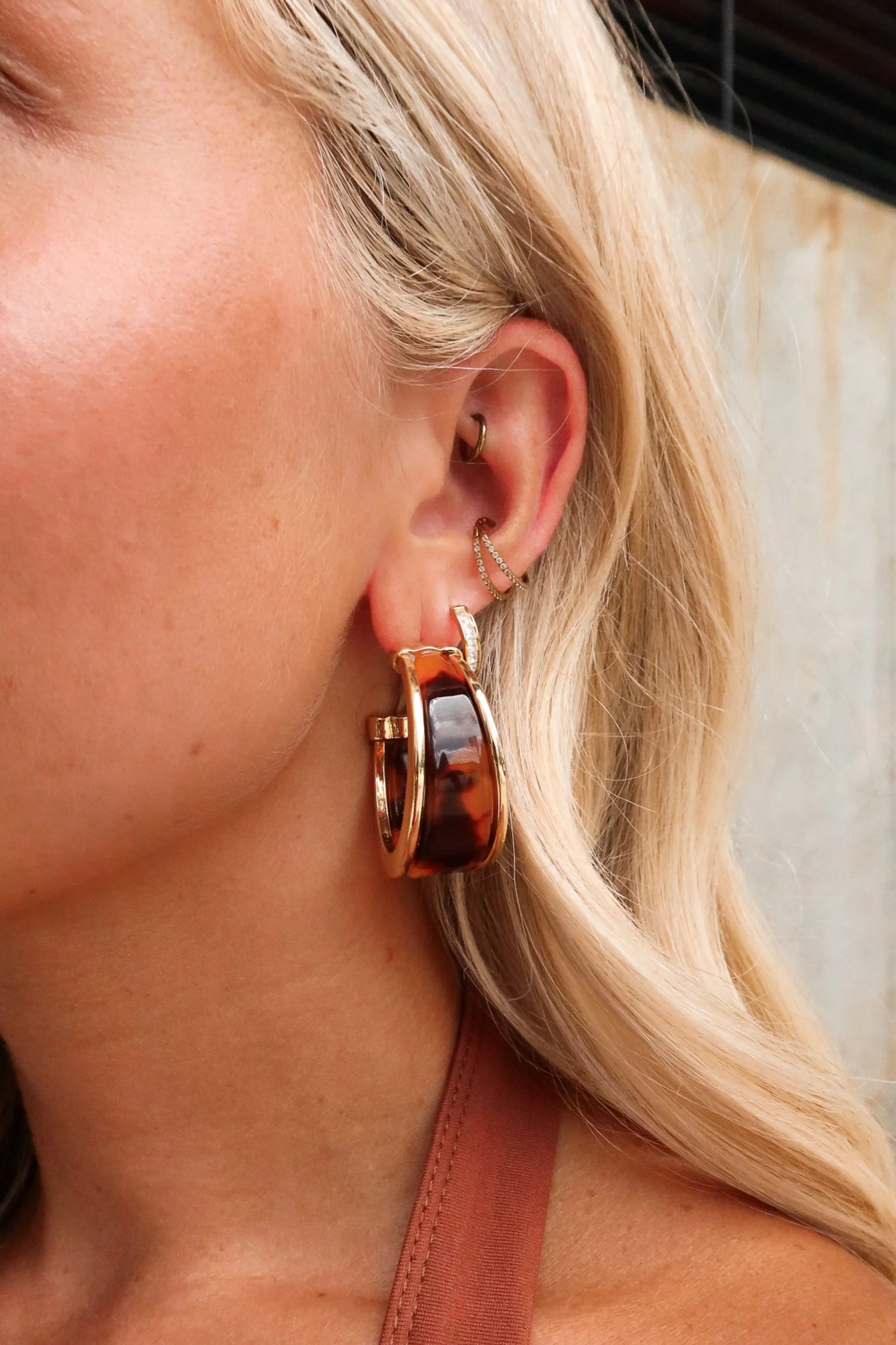 Helena Tortoise Hoop Earrings - Image 2