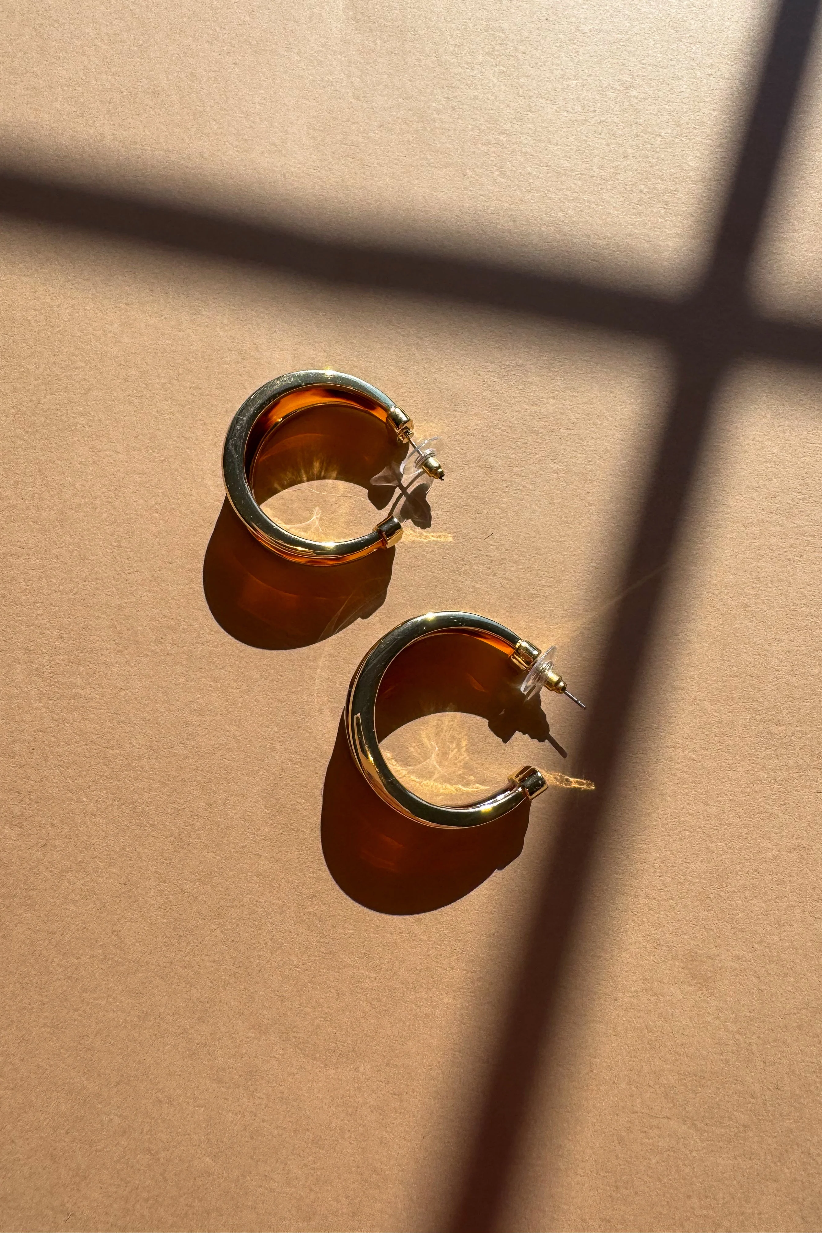 Helena Tortoise Hoop Earrings - Image 4