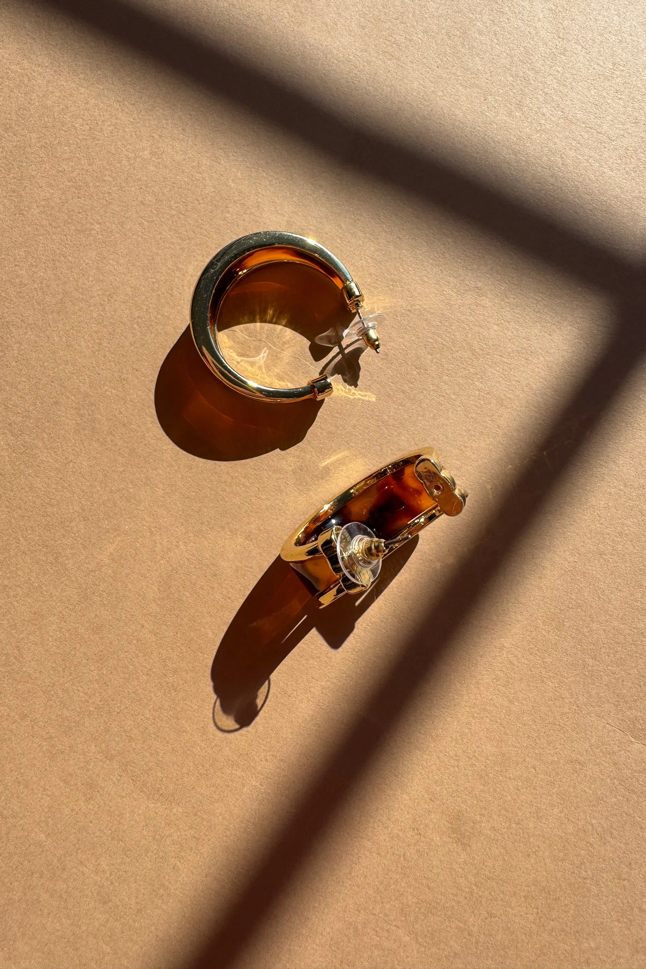 Helena Tortoise Hoop Earrings - Image 6