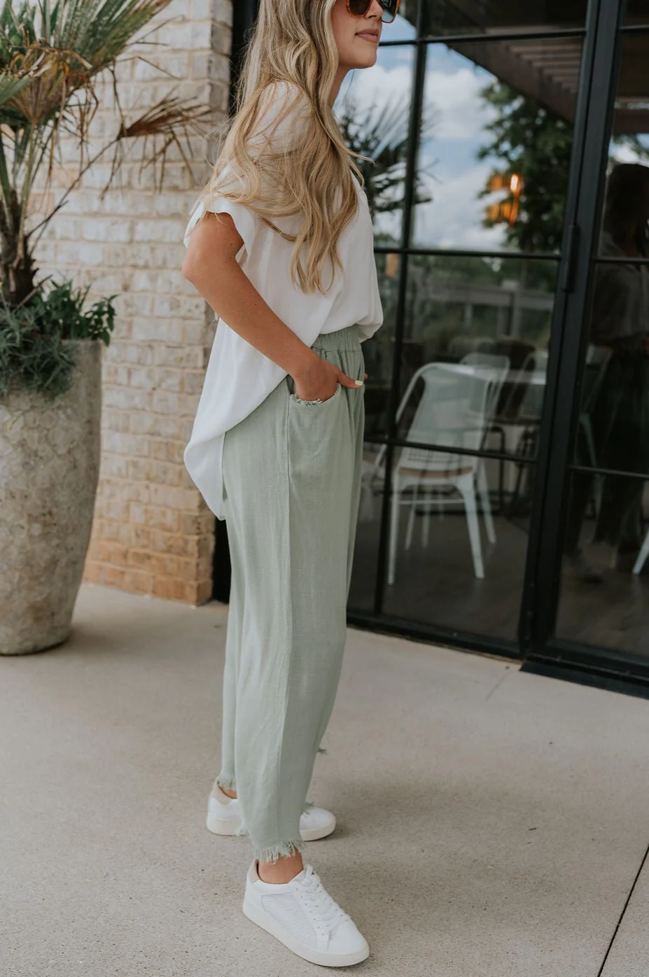 Leona Linen Fray Cropped Pants - Image 12