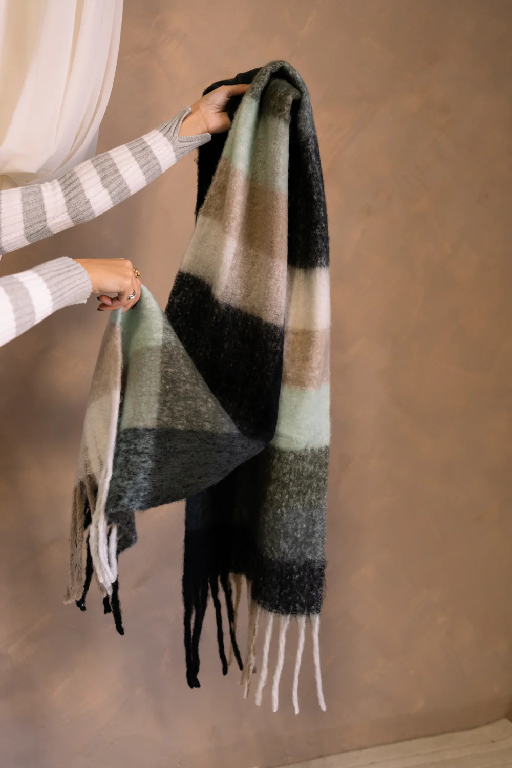Maren Plaid Fringe Scarf - Image 10