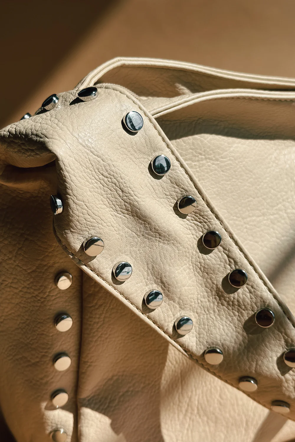 Misty Cream & Silver Embellished Shoulder Purse - Image 10