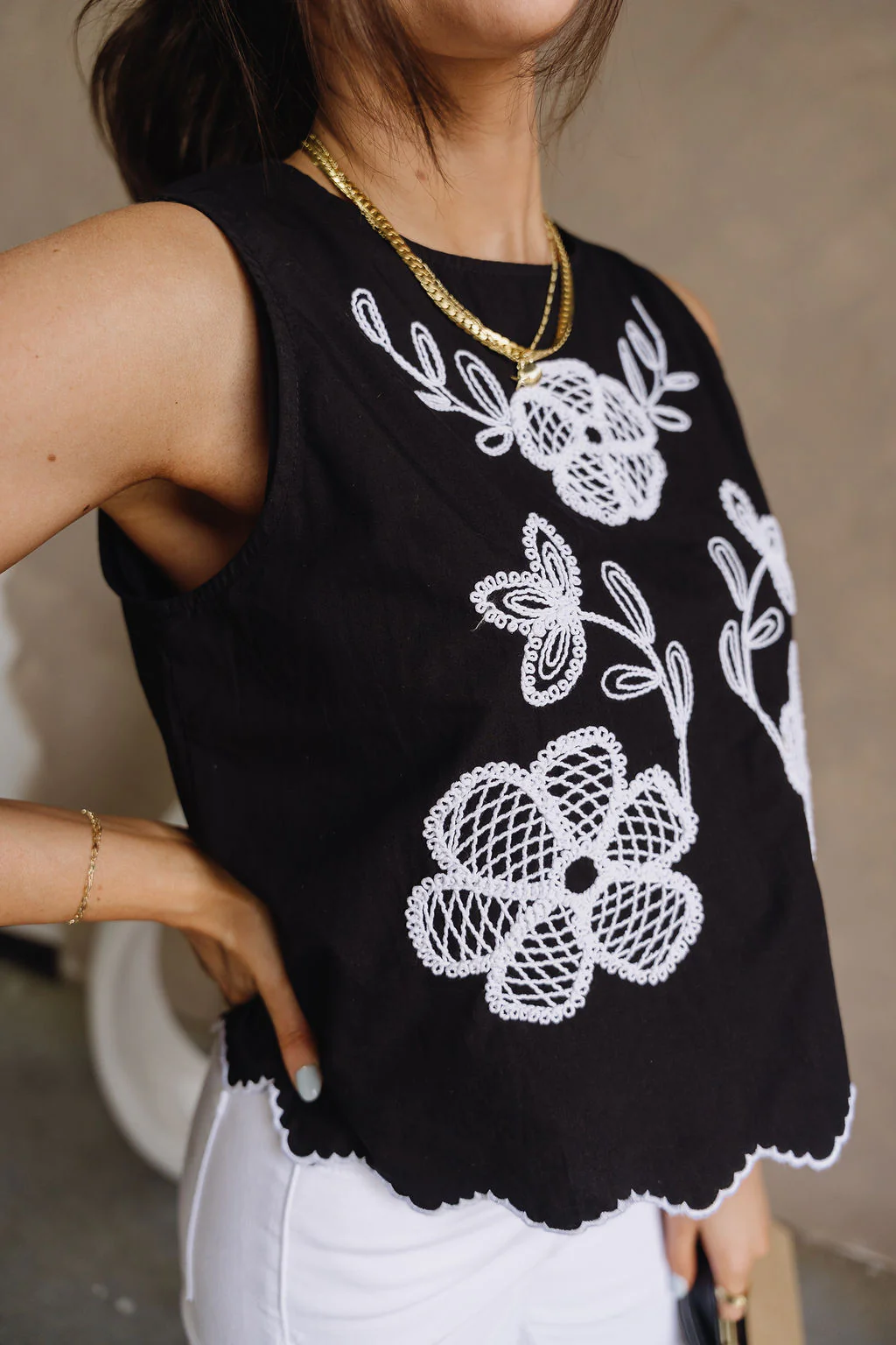 Nylah Black & White Stitch Floral Scallop Tank - Image 3