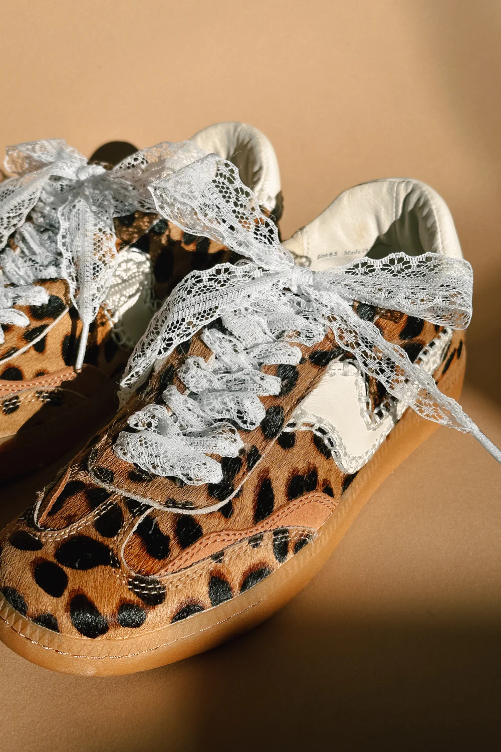 Off White Fancy Lace Shoe Laces - Image 3