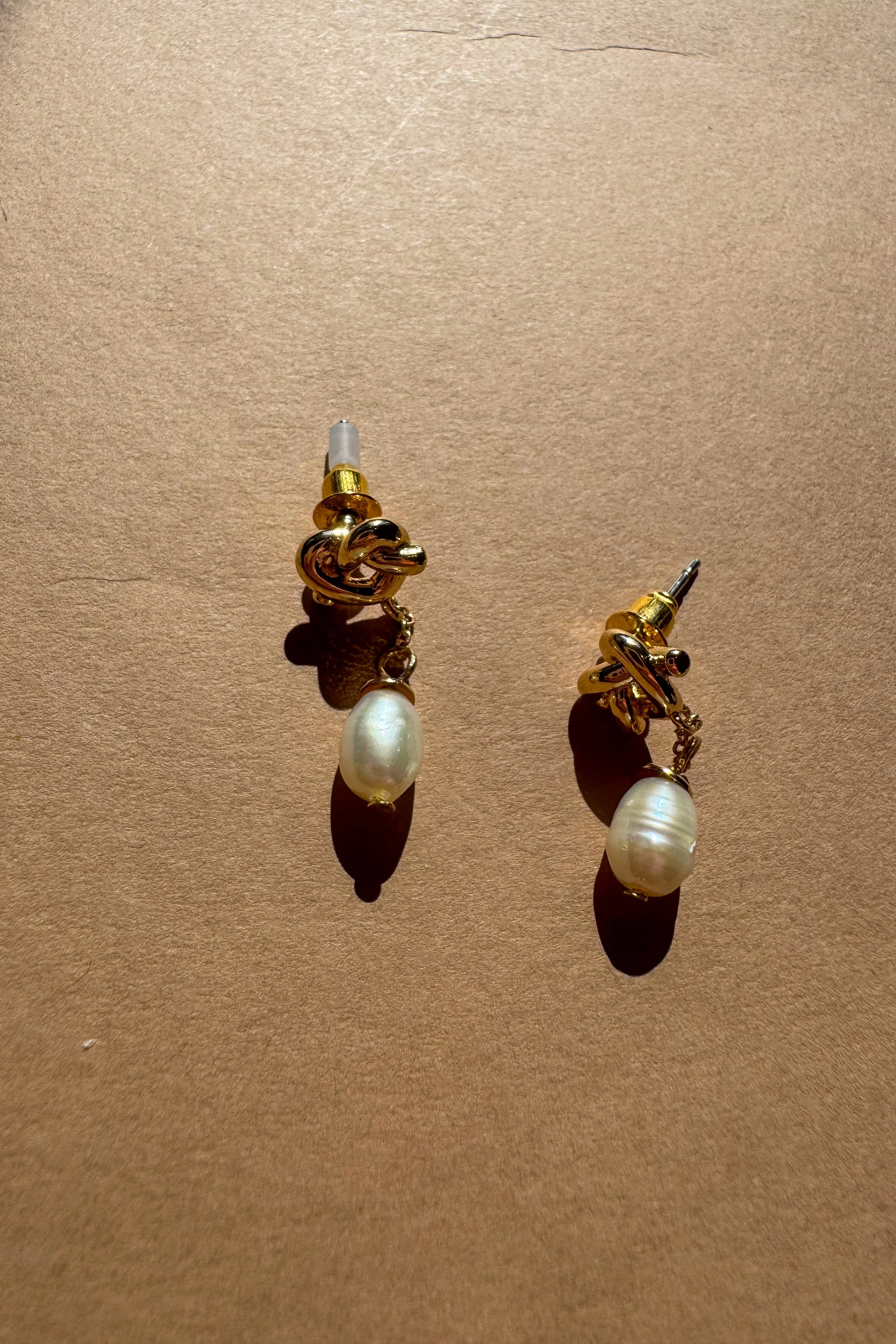 Paula Gold Knot & Pearl Earrings - Image 3