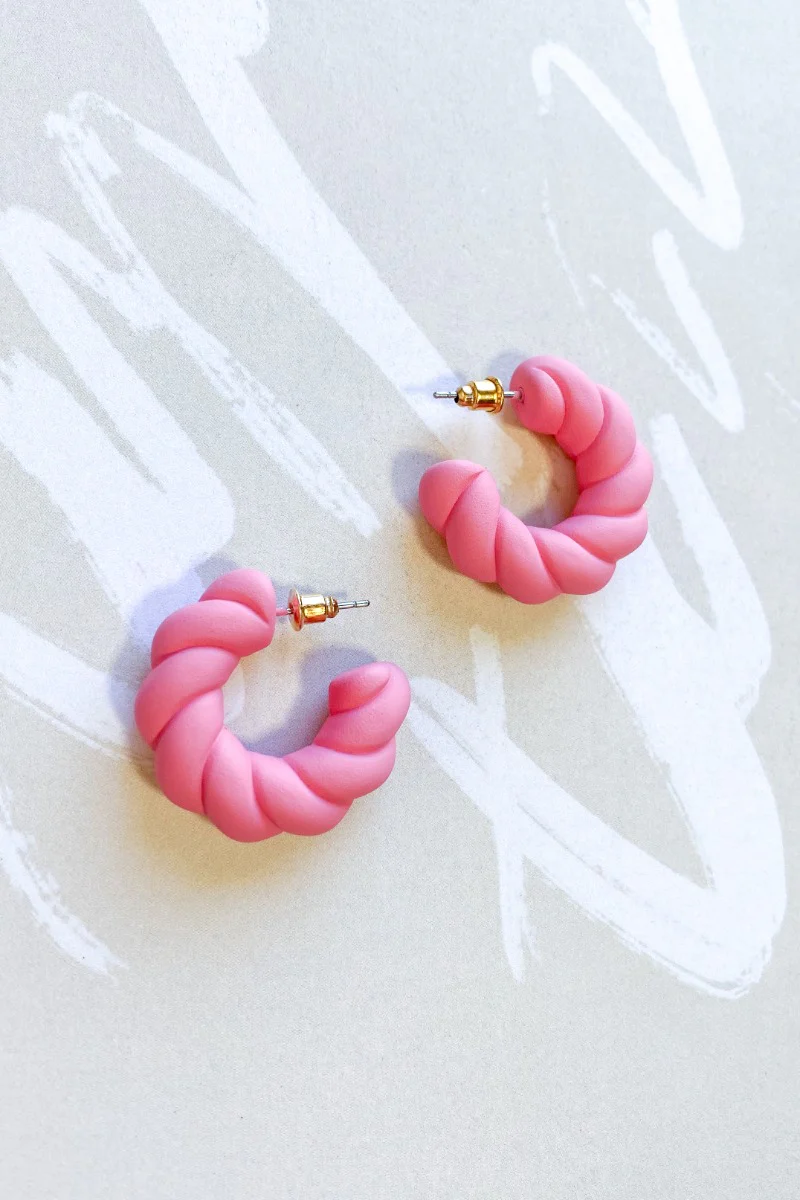 Twisted Feeling Earring In Pink