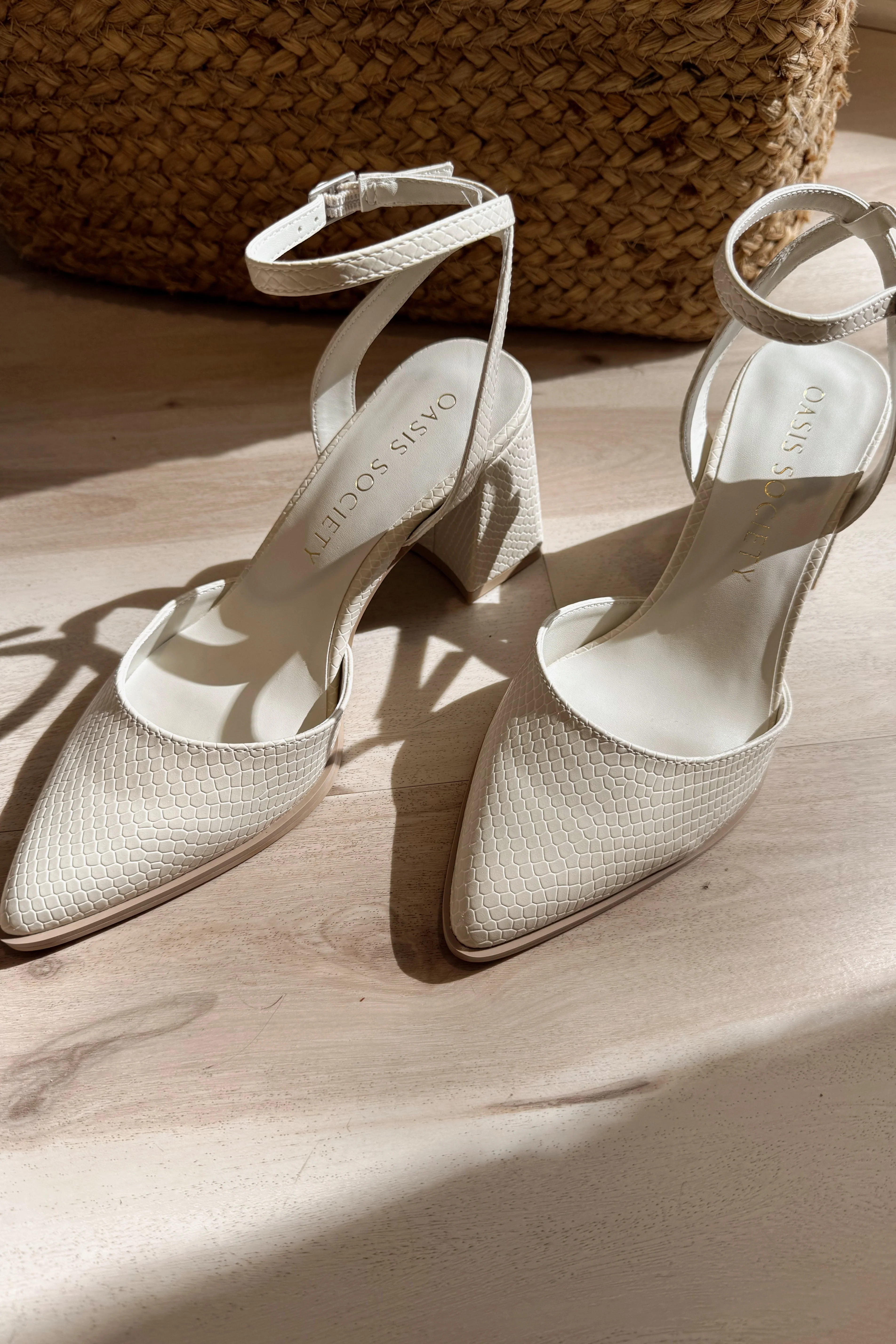 Princess Off White Snake Pointed Toe Heel - Image 6