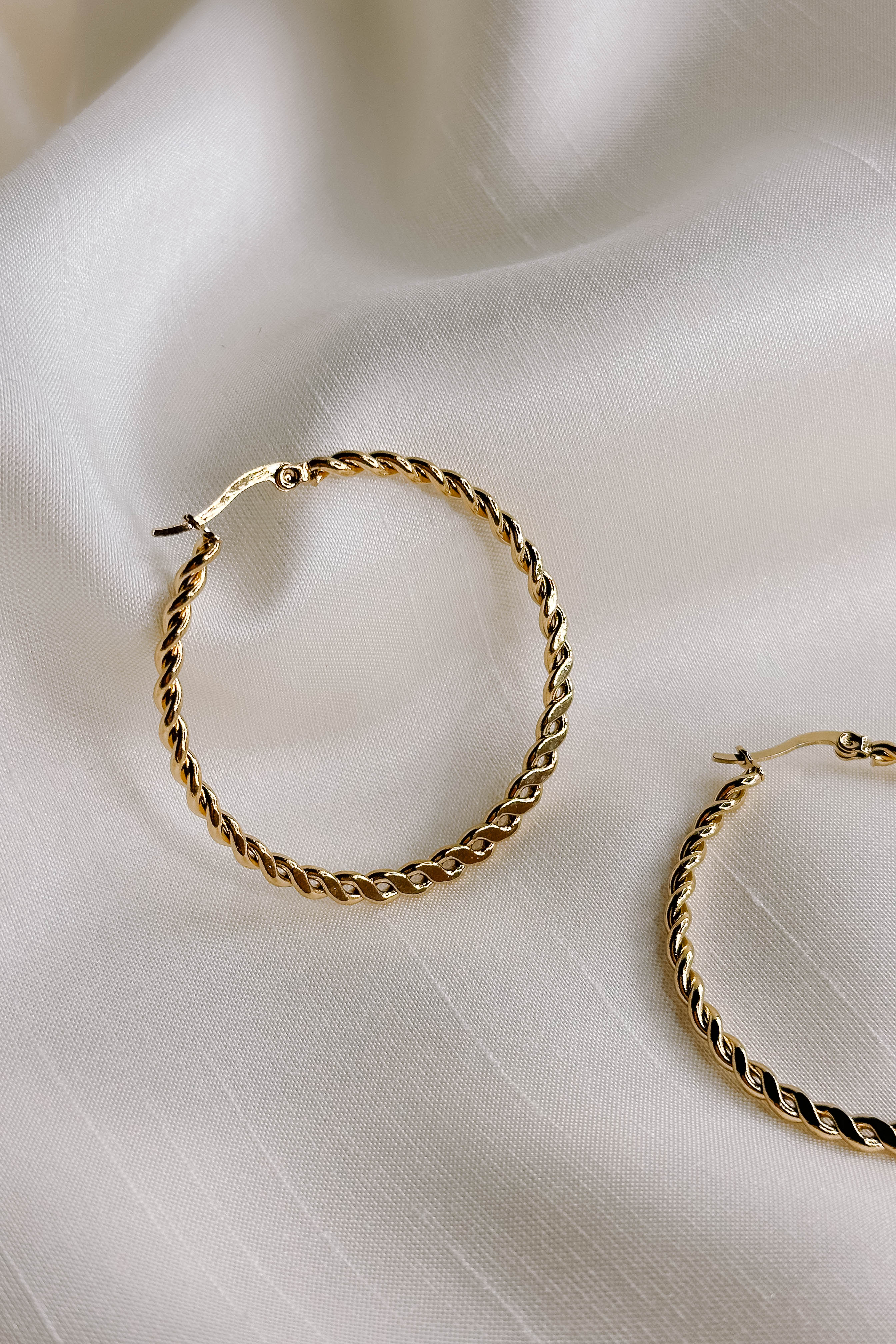 Reese Gold Rope Hoop Earrings - Image 3