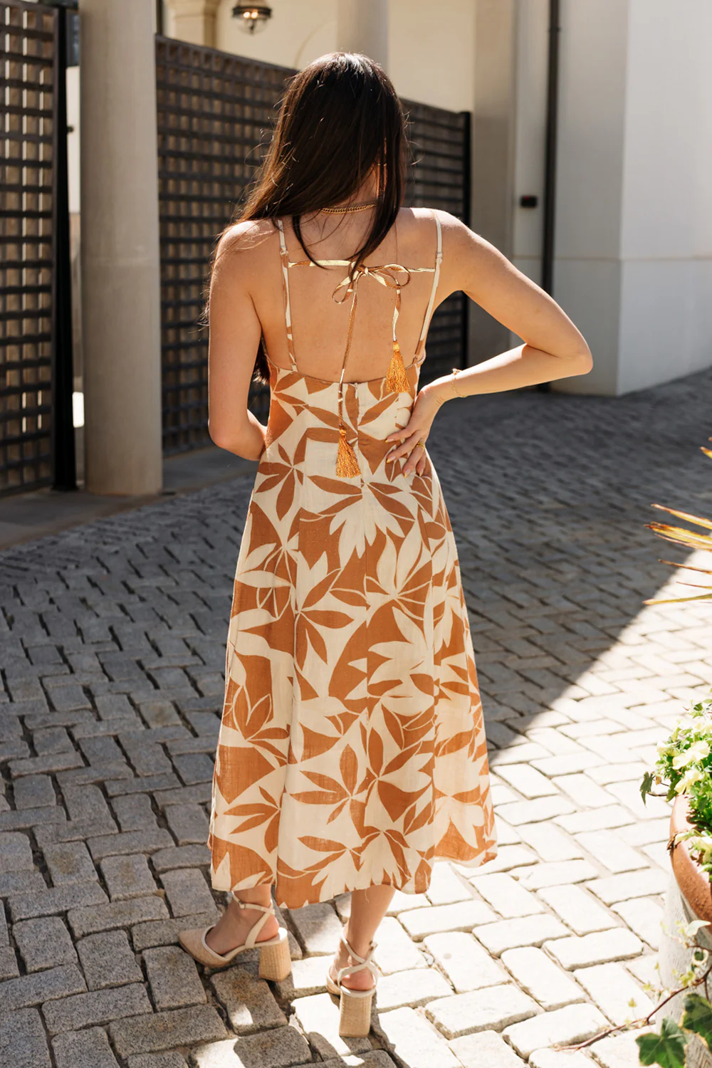 Riley Brown & Cream Floral Midi Dress - Image 7