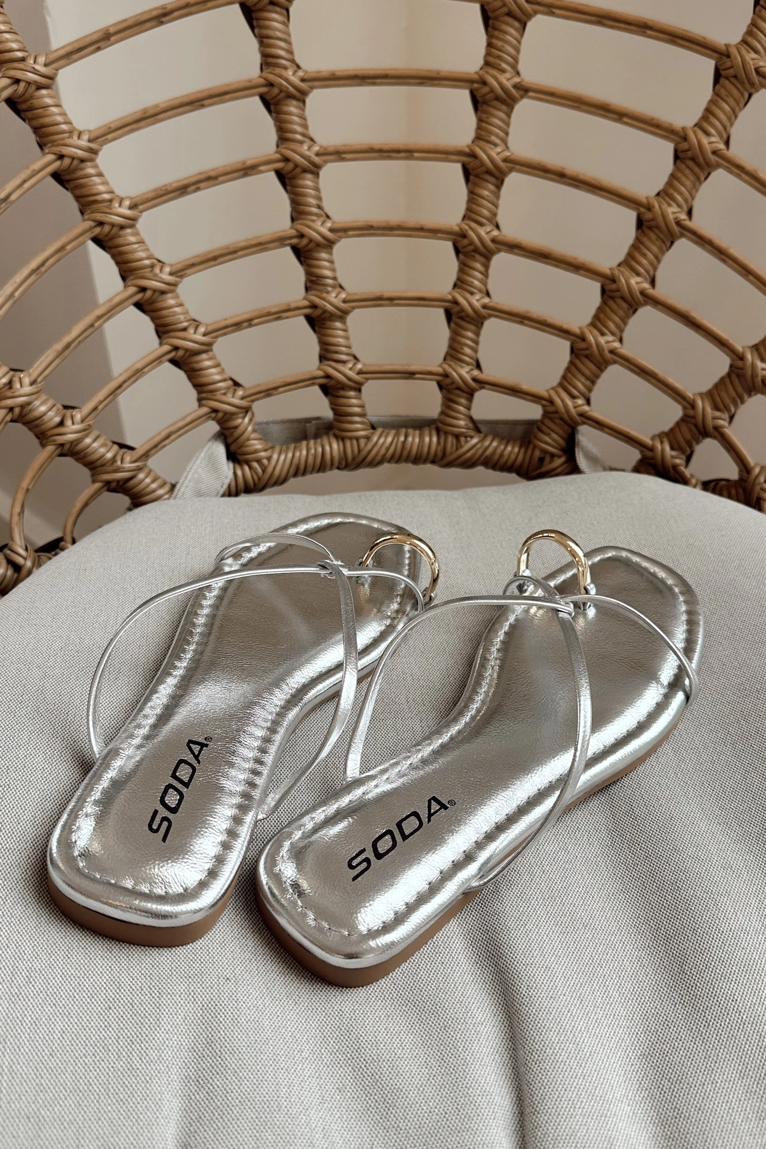 Emilia Silver Toe Ring Sandal - Image 4