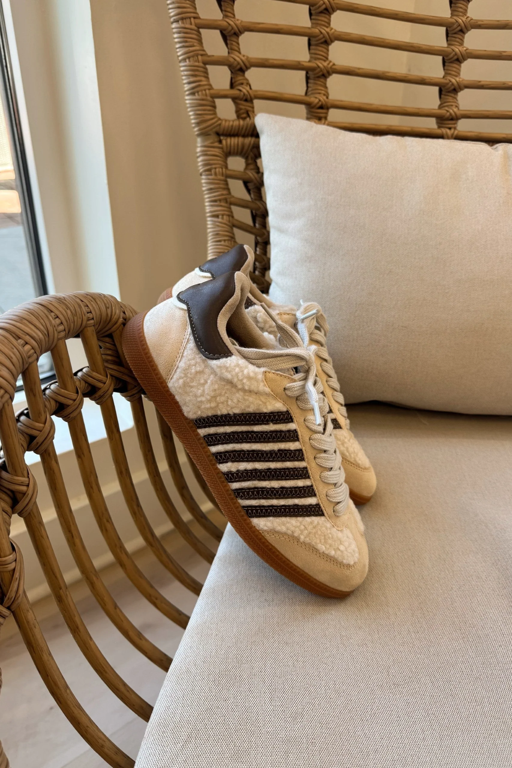 Shu Shop Stevie Beige Shearling Sneaker - Image 5