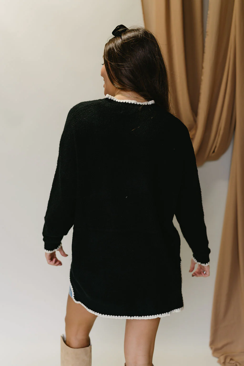 Sia Black & White Scallop Knit Sweater - Image 4