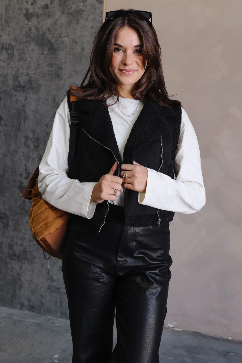 Sienna Black Sherpa Cropped Zip-Up Vest - Image 4