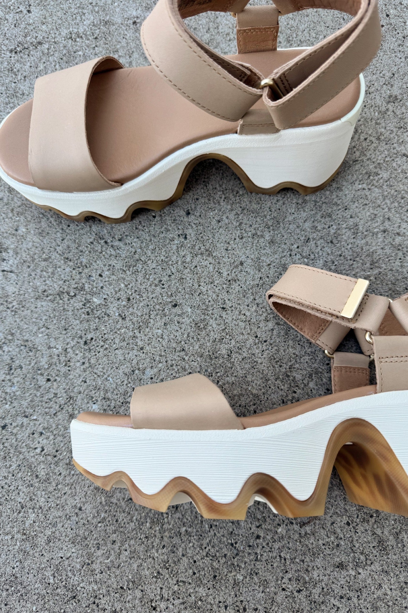 Sorel Kinetic Aura Y-Strap Honest Beige & Bleached Ceramic Heel Sandal - Image 8