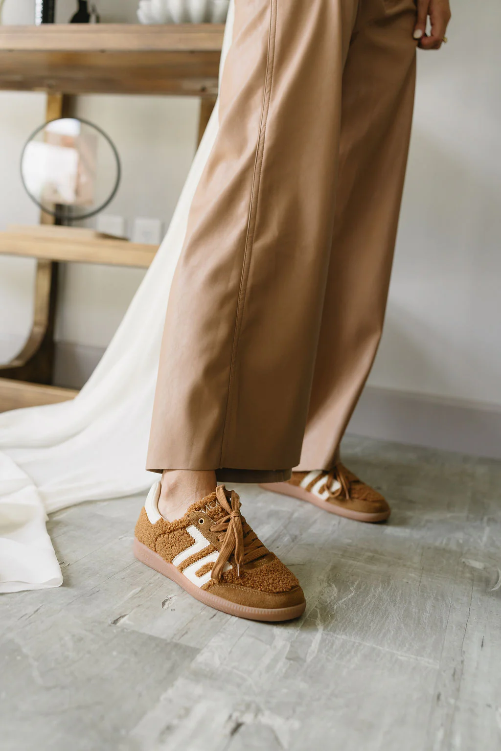 Back 70 Teddy Tobacco White Sneaker - Image 3