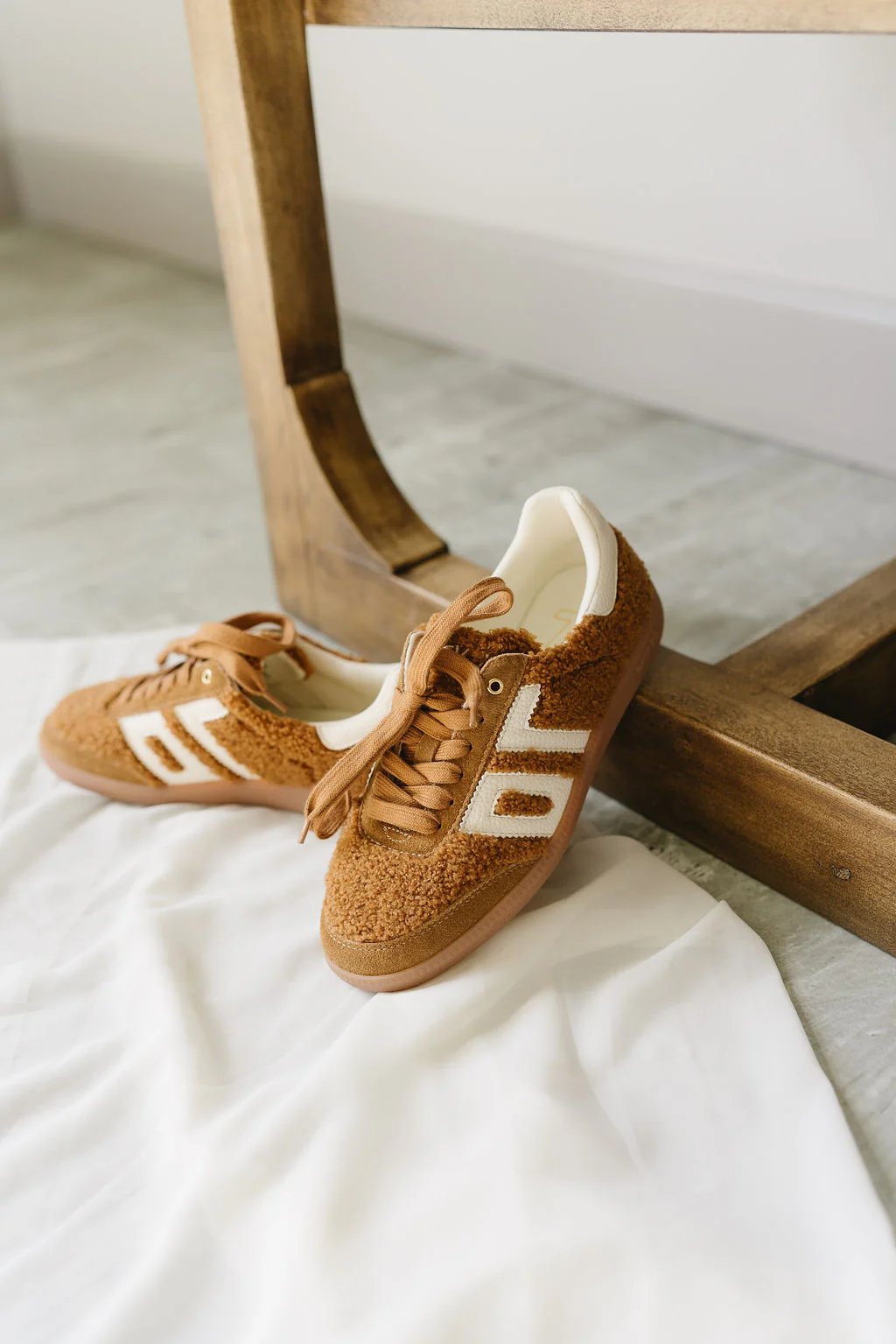 Back 70 Teddy Tobacco White Sneaker - Image 4