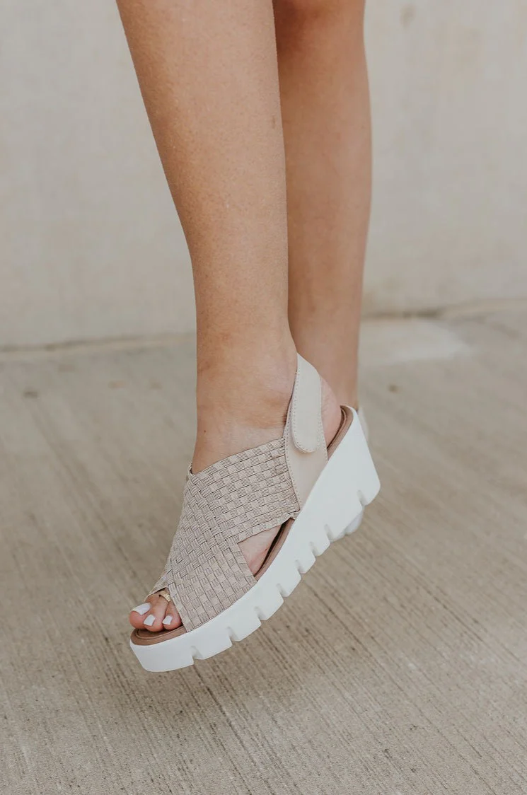 Venti Beatrice Sandal in Light Gold - Image 3
