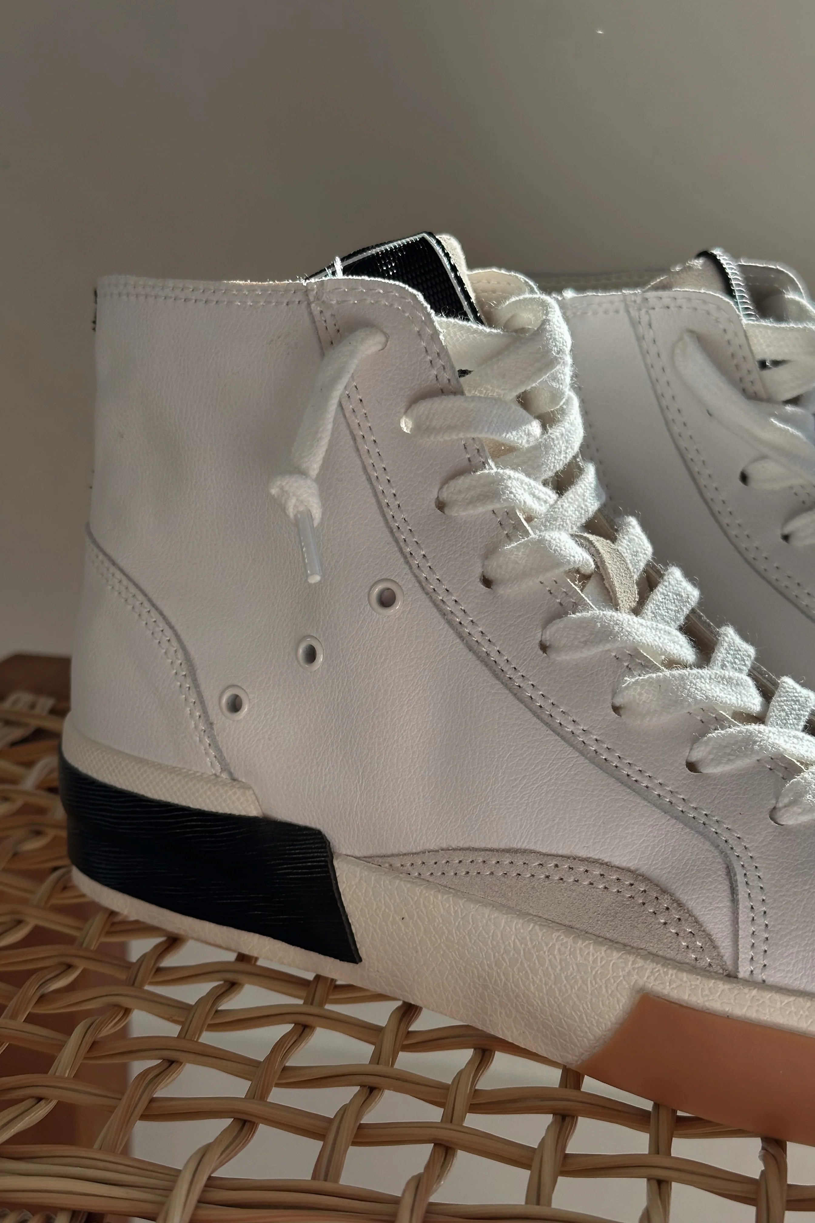 Dolce Vita Zohara Sneaker in White Black Leather - Image 2